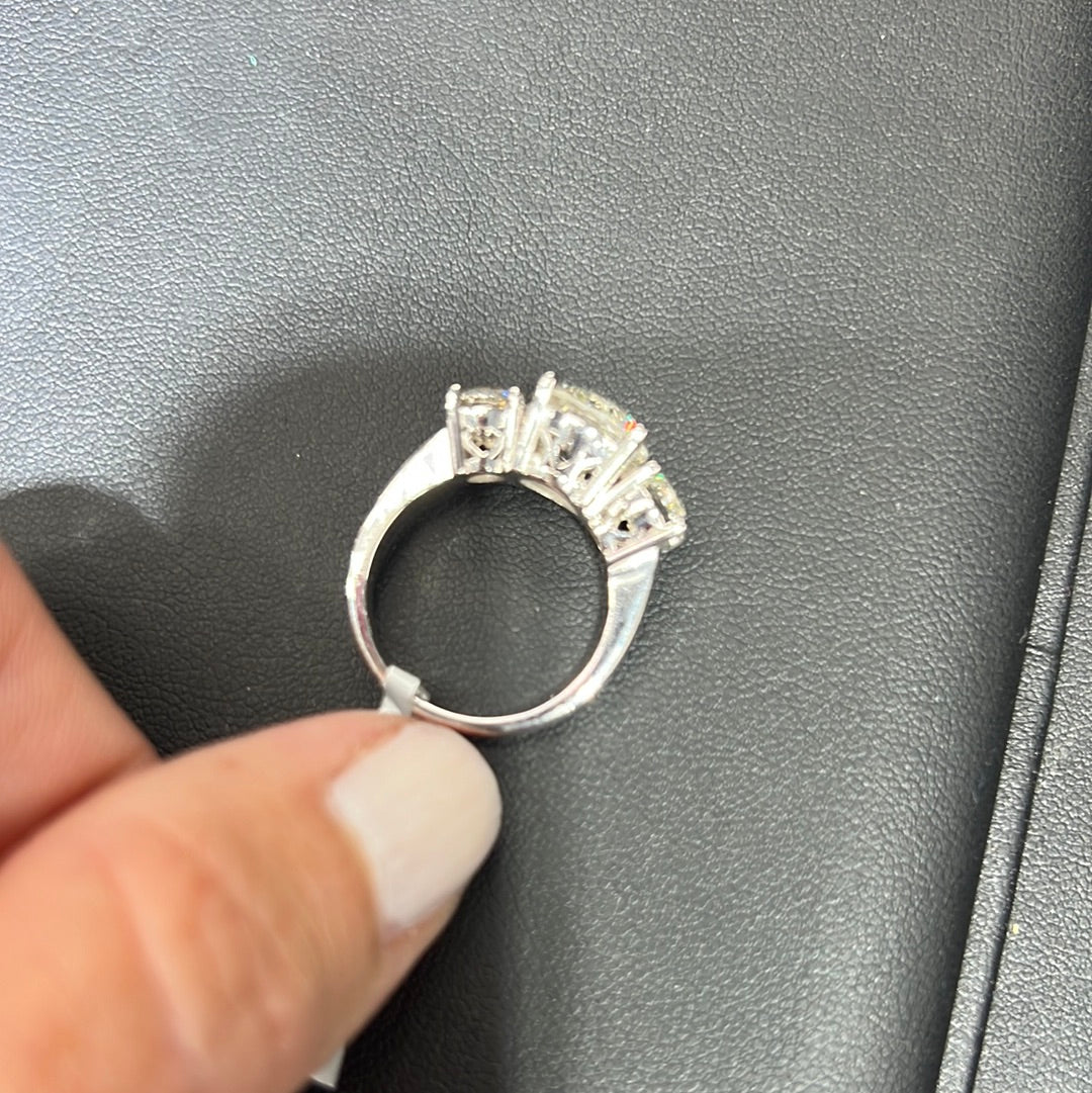 An out of focus side view of the beautiful ring.